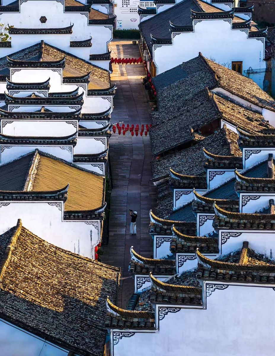 12b1 徐锦兰+《白墙叠黛》+13575685085.jpg