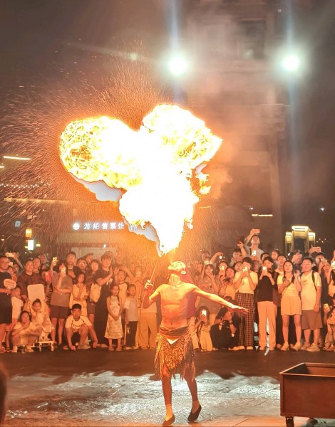 《烈焰之舞：火的艺术绽放》