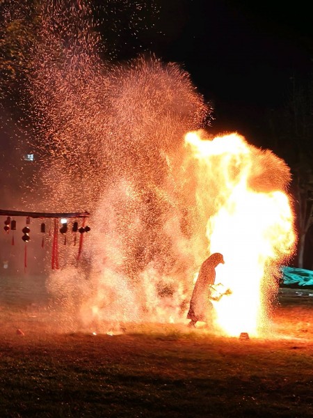 《非遗焰舞：铁花火壶映国色》