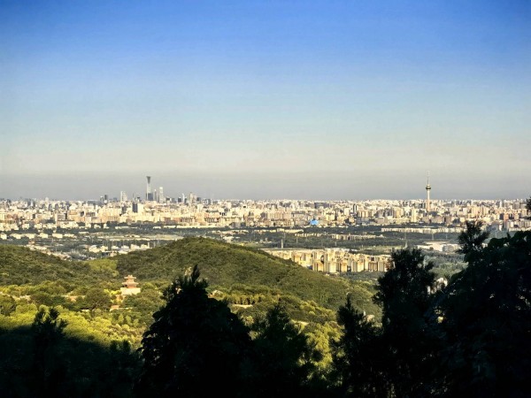 在八大处观景他俯瞰北京