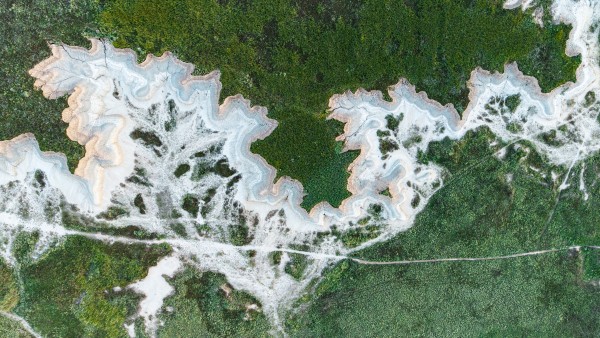 《奔腾在大地上的河流》