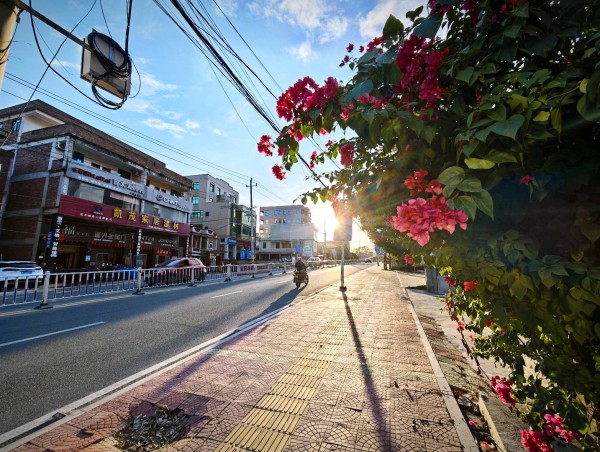 小镇的夕阳大道