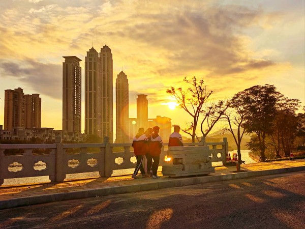 向阳而生的少年们