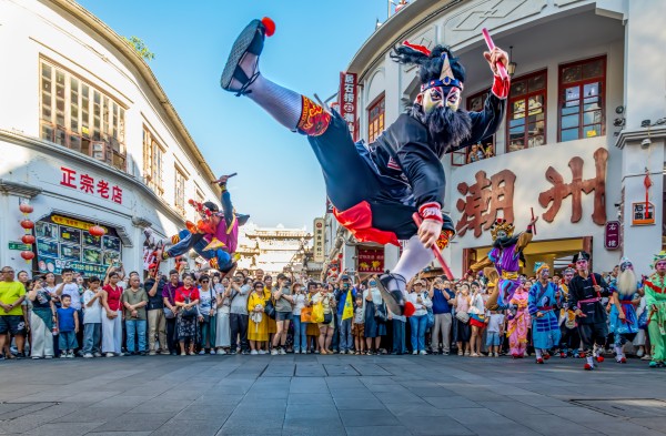 潮州街头英歌舞