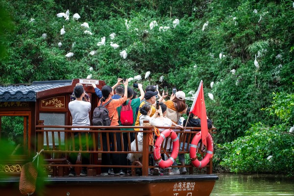 《“天堂”美景醉游人》