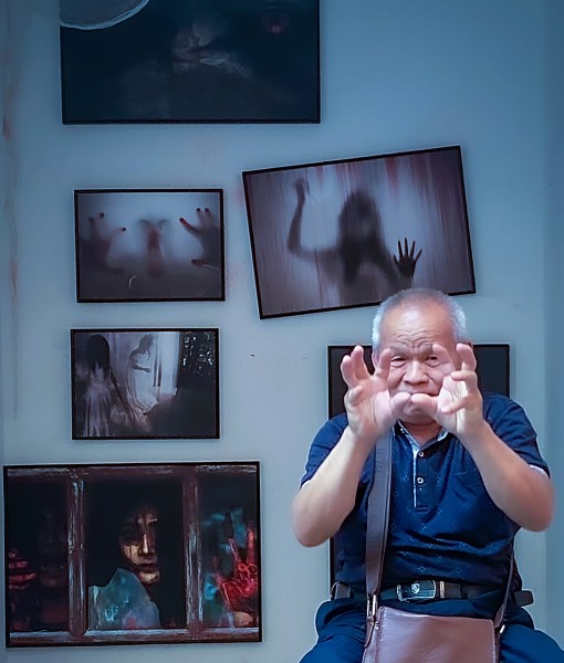 《做鬼脸的老人》