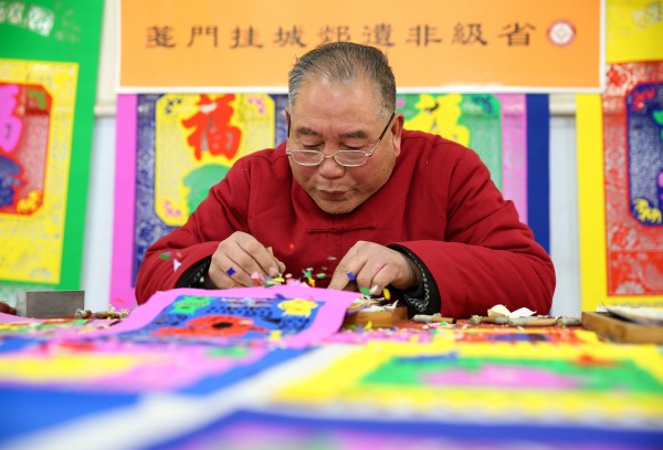 郯城挂门笺代表性传承人张乃苍