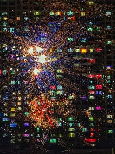 《年夜华光映万家》