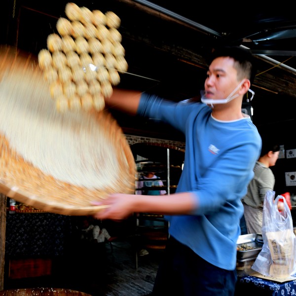 非遗美食现做现卖