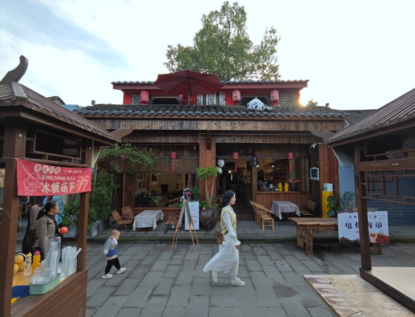 《跟着妈妈去逛街》