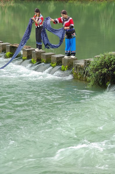 《碧水红衣浣青花》